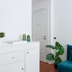 New! Lovely & Friendly In Center C