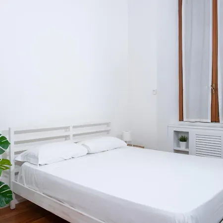New! Lovely & Friendly In Center C Апартаменты Милан